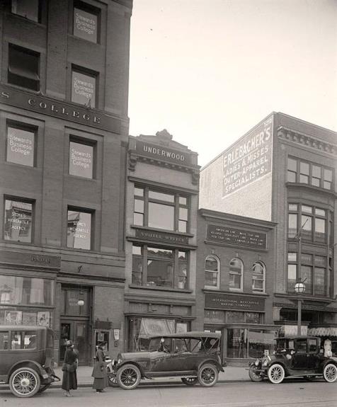 На одной из многочисленных улиц Америки. Фото: 1920-е гг.