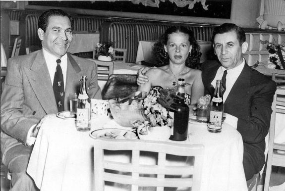 Батиста (слева) и Мейер Лански с женой в Гаване. Фото: 1933 г.