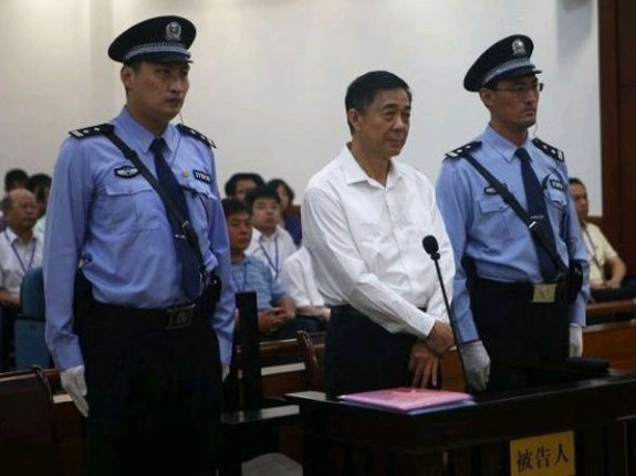 Бо Силай в суде. Фото: 2013 г.