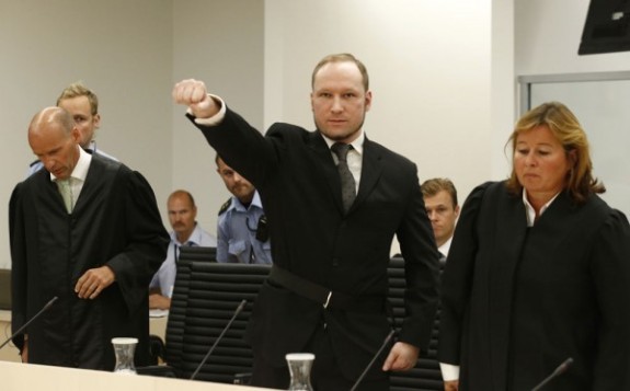 Брейвик во время судебных слушаний