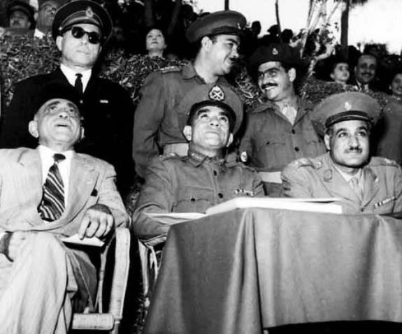 Члены египетского руководства Сулейман Хафез, Нагиб и Насер. Фото: ноябрь 1952 г.