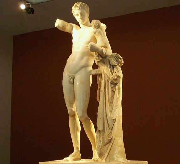 Гермес с младенцем Дионисом. Статуя Праксителя. IV в. до н. э. 