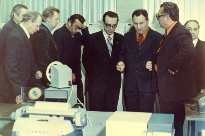 В. М. Глушков (в центре) на встрече в Туле с главными конструкторами АСУ оборонных предприятий. ОГАС не погас! 1980 год