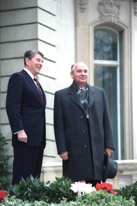 Рейган и Горбачев на саммите в Женеве, фото 1985 г.