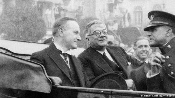 Херардо Мочадо (в центре) принимает президента США Калвина Кулиджа (слева). Фото: 17 января 1928 г.