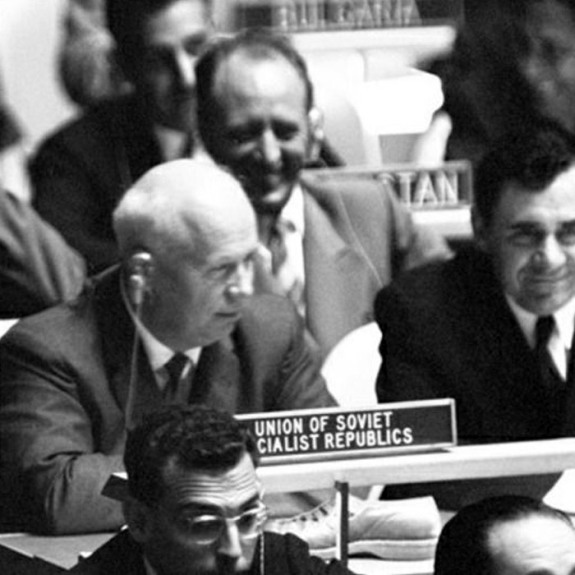 Хрущев на заседании 15 ассамблеи ООН, 12 октября 1960 г.