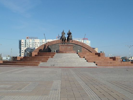 памятник Тайманову и Утемисову