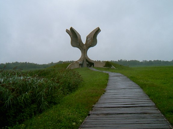 «Каменный цветок»: мемориал на месте концентрационного лагеря Ясеновац. Хорватия