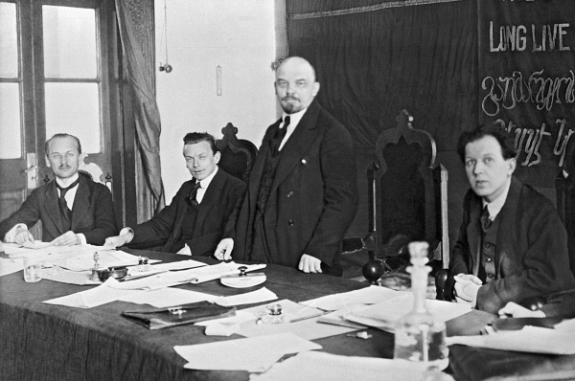 Ленин в президиуме Конгресса Коминтерна в Кремле. Фото: 1919 г.