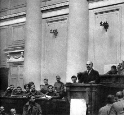 В. И. Ленин выступает в Таврическом дворце с Апрельскими тезисами. Петроград, 4 (17) апреля 1917 г.