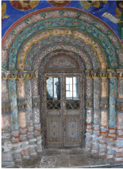 Портал церкви св. Николы Надеина, выходящий в южную галерею