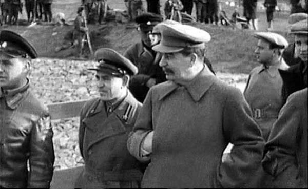 Сталин на строительстве канала Москва-Волга. Канал строился заключенными ГУЛАГа. Фото 20-х гг.
