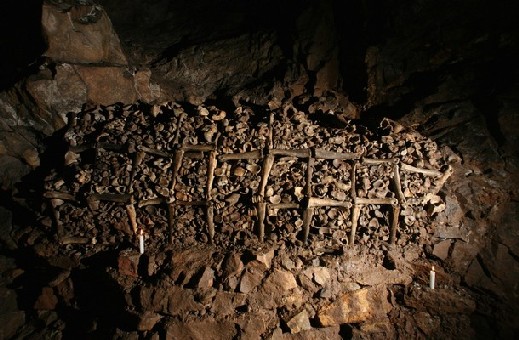 пещера костей в Банвелле