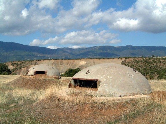 Бетонные бункеры в Албании