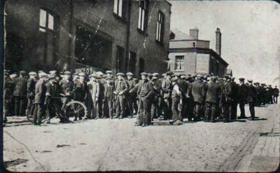Бригада угольщиков во время Всеобщей стачки в Великобритании. Фото: май 1926 г.