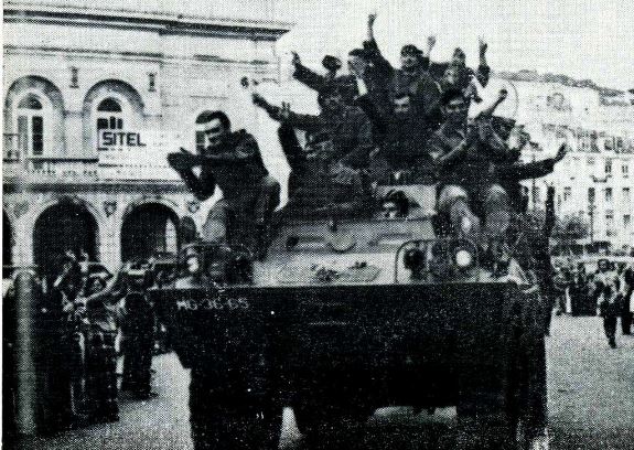 Бронетехника на улицах Лиссабона в апреле 1974 г.