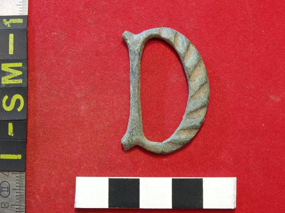 Бронзовая пряжка - единственный предмет на острове, оставшийся от испанских колонизаторов