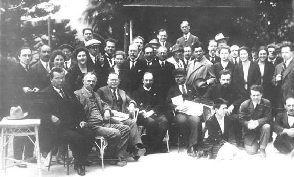 Члены советской делегации на Генуэзской конференции. Фото: апрель 1922 г.
