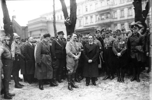 Гитлер на могиле Хорста Весселя