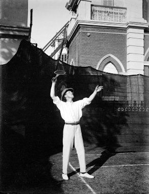 Англичанин играет в теннис