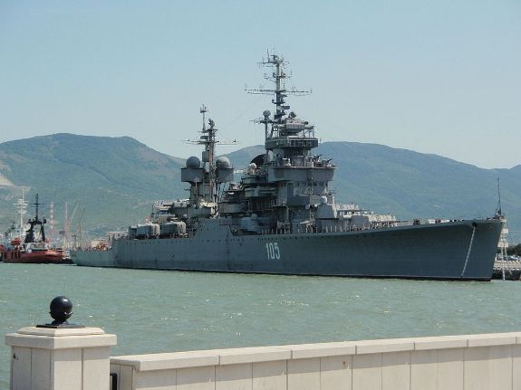 Крейсер «Михаил Кутузов» в порту Новороссийска