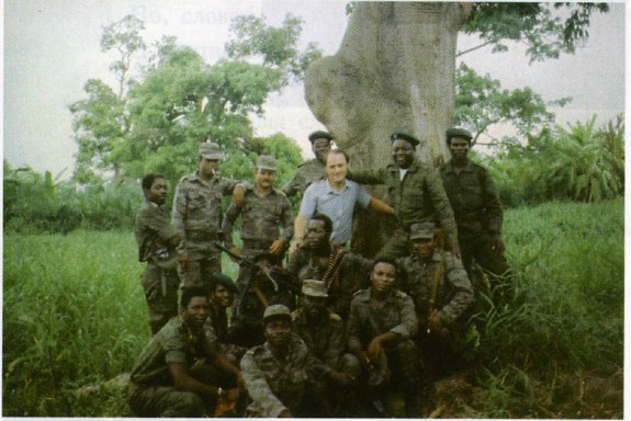 Кубинские милитаристы и русский инструктор в ходе войны за Огаден. Фото: 1977 г.