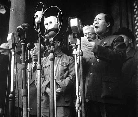 Мао объявляет о создании КНР
