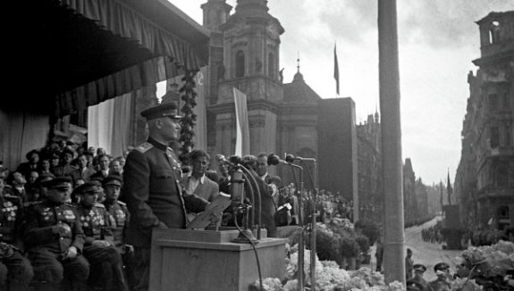 Маршал Конев в Праге. Фото: 1940-е гг.