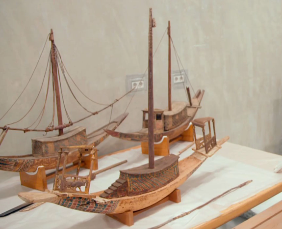 Миниатюрные модели лодок из гробницы Тутанхамона. Копирайт: Luxor Museum