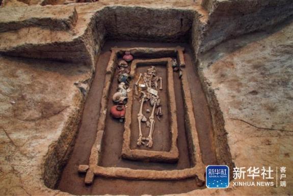 Могила "гиганта" из китайского захоронения возрастом в 5000 лет