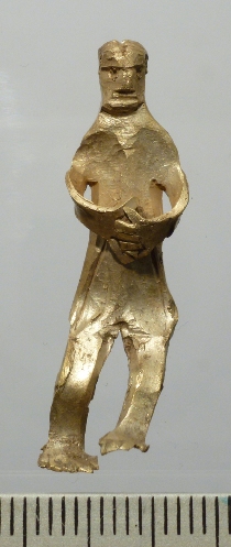 Золотая фигурка мужчины, найденная в марте 2012 г.