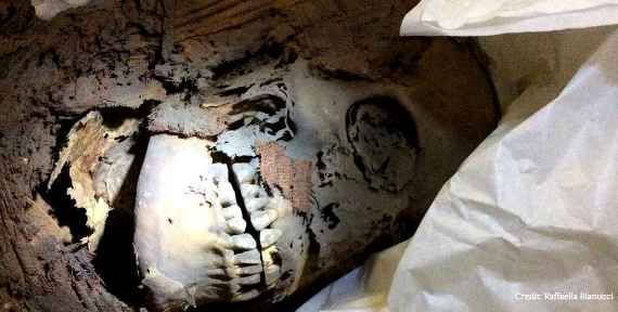 Одна из мумий из туринского Египетского музея. Credit: Raffaella Bianucc