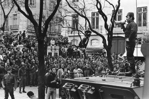 На улицах Лиссабона 25 апреля 1974 г.