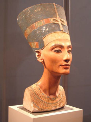 бюст Нефертити из берлинского музея