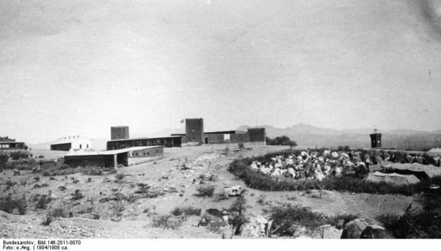 Немецкий лагерь пленных гереро рядом с Альте Фесте в Виндхуке, Намибия, ок. 1904-1908