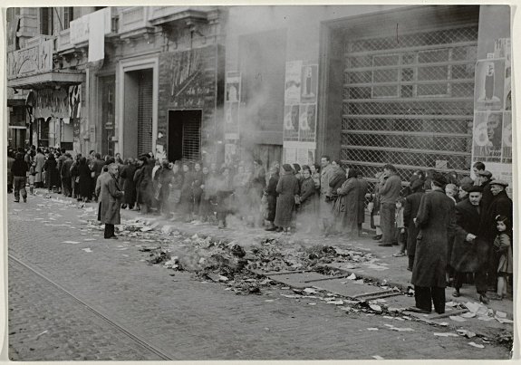 Очередь на улице за хлебом, Барселона. Фото: 29 января 1939 г.