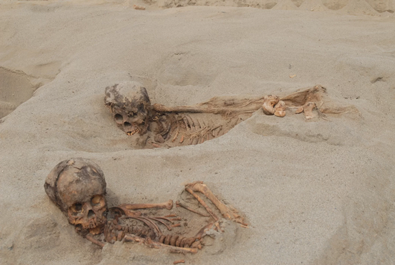 Останки двух детей, принесенных в жертву в 1450-е гг. в Перу.