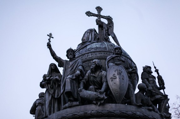 Памятник «Тысячелетие России», Великий Новгород, 1862 г. На нем есть изображения первых русских князей