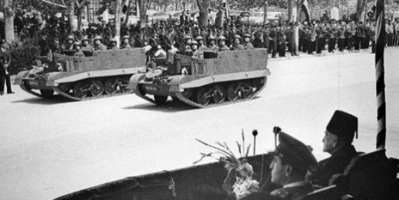 Парад в честь дня независимости Сирии (отмечается 17 апреля). Фото 30 апреля 1946 г.