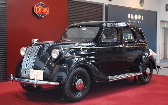 Первый автомобиль Тойота АА, выпущенный в 1936 