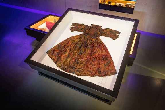 Прекрасное платье XVII в., пролежавшее на морском дне четыре сотни лет.  Credit: Peter de Vries Kaap Skil