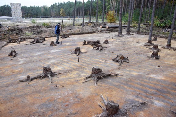 Раскопки на месте бывшего концентрационного лагеря Собибор, Польша