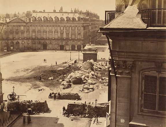 Разрушение Вандомской колонны в ходе Парижской коммуны. Фото 1871 г., фотограф Франк