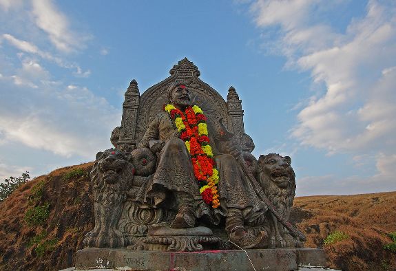 Статуя Шиваджи в форте Райгад, Индия
