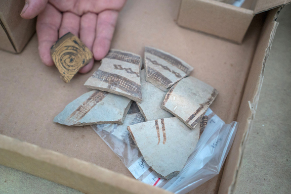 Фрагменты греческой и кипрской керамики из цитадели. Courtesy of the Israel Antiquities Authority