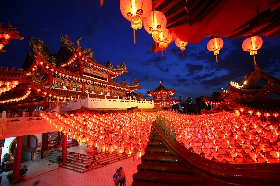 Убранство в красных тонах в честь китайского Нового года