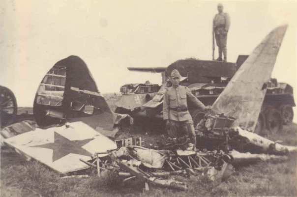 Выставка уничтоженного советского вооружения во время боев на Халхин-Голе, фото 1939 г.