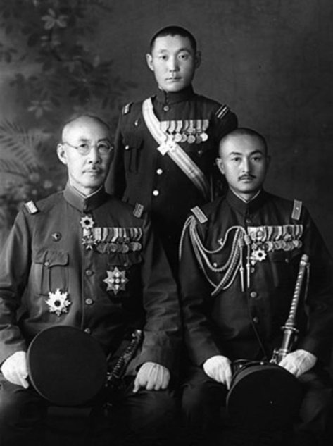 Уржин Гармаев (первый слева)