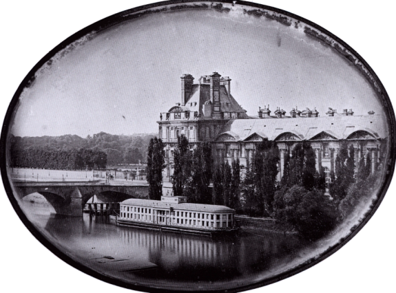 Л.-Ж.-М. Дагер. Вид на Лувр с левого берега Сены