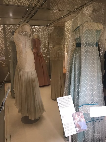 Выставка платьев Принцессы Дианы